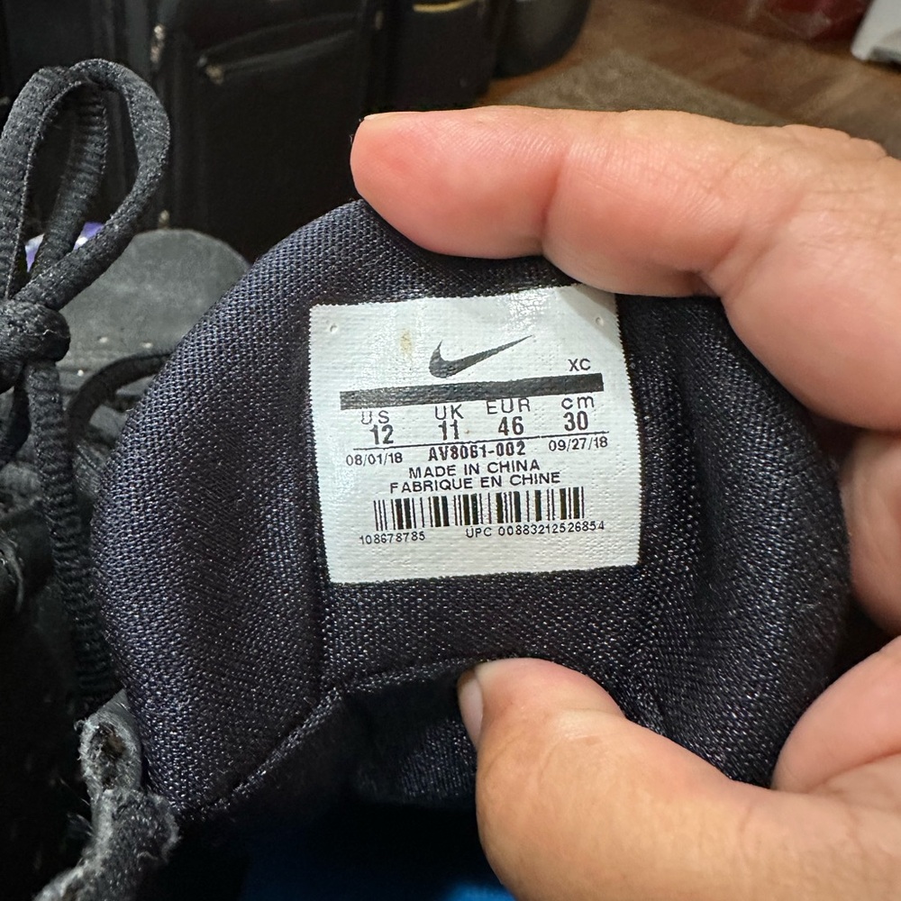 Nike Mens Black and Blue Sneakers - Picture 5 of 6